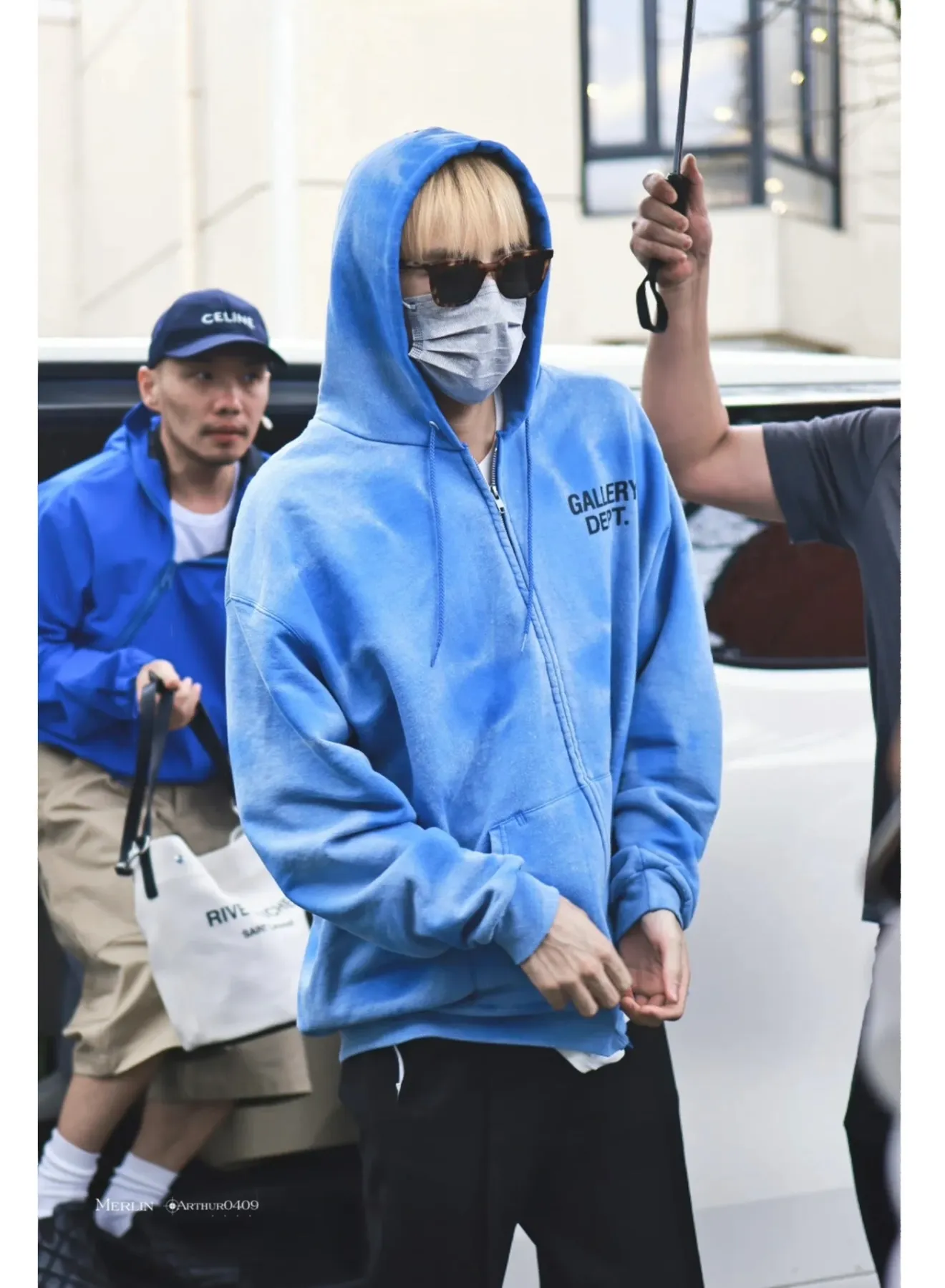GALLERY DEPT. SUN FADED ENGLISH LOGO ZIP UP/BLUE Sun-washed blue water ripple English zipper hoodie Washed blue S-XL Ready-to-wear dyeing Hand-sewn heavy-weight horsetail fading Super-heavy washing Hand-hanging holes Bones frayed and whitened Mold customization with G LOGO zipper Correct accessories!